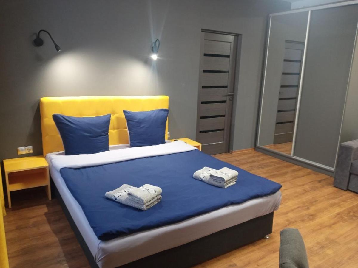 Нова Квартира В Центрі Міста Ujhorod Exterior foto