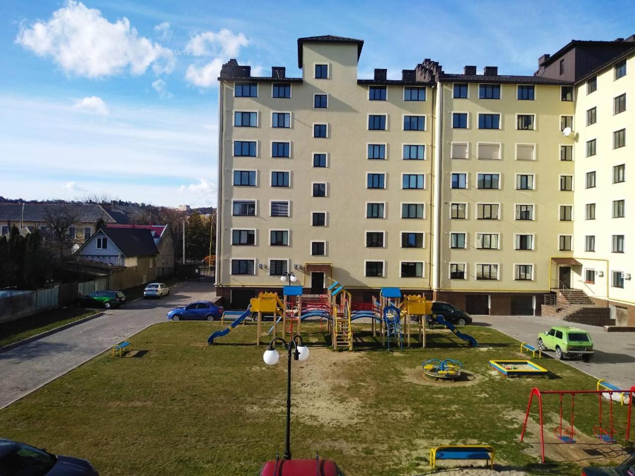 Нова Квартира В Центрі Міста Ujhorod Exterior foto